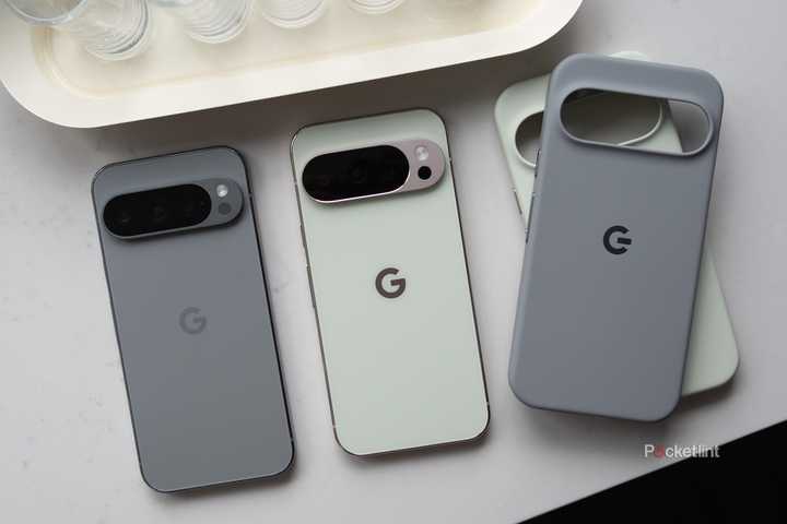 Pixel 10 Pro and Pixel 9 Pro 