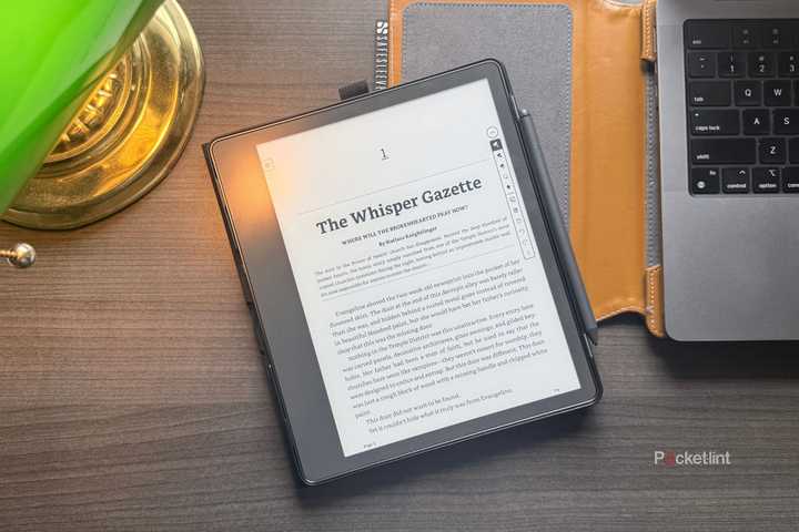 A Kindle Scribe and banker's lamp. 